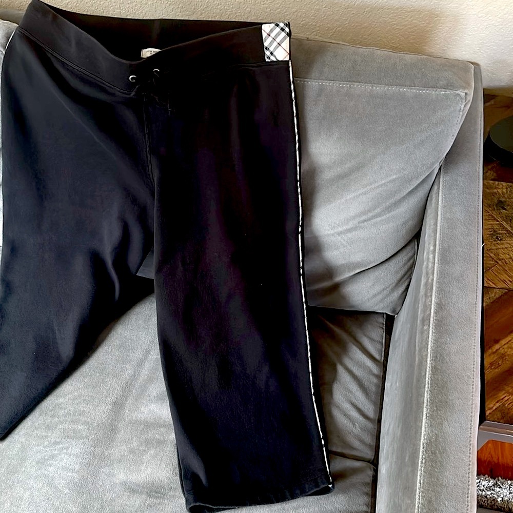 Burberry Black Crop Sweatpants!